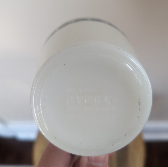 VINTAGE 70's Pyrex Old Town Diagonal Handle Coffee Mugs, Blue & White (SET OF 2) - Picture 8 of 10